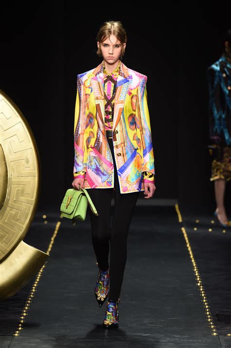 versace mfw 19 commenti|Discover the Versace Women’s Fall.